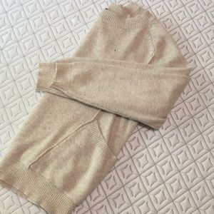 Cozy sweater with pockets!